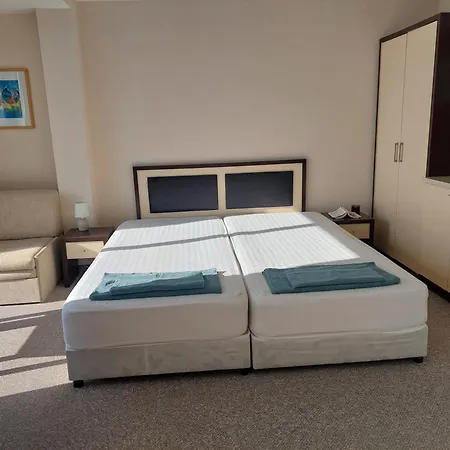 Berlin Golden Hotel apartamentowy Warna